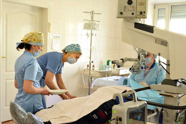 Врач - анестезиолог Приходько Анжела Ионасовна работает в хирургическом отделении .